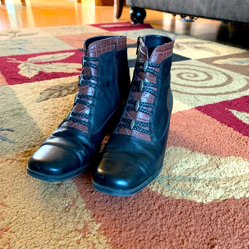 Towne by London Fog leather ankle boot.